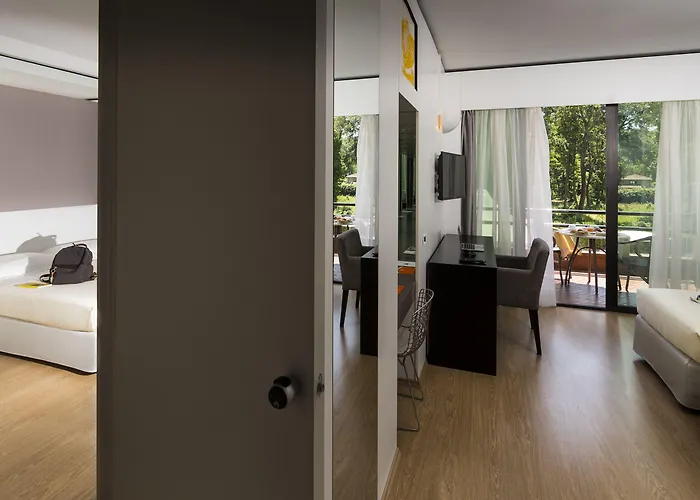 מלון Dei Marmi 4*